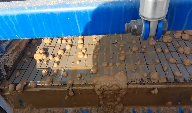 中國(guó)山東某河道淤泥處理現(xiàn)場(chǎng)